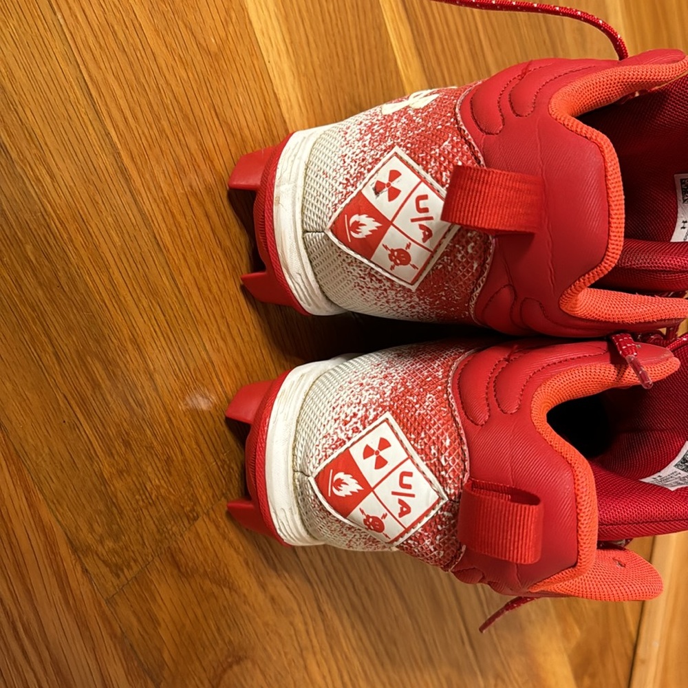 Men’s boys under Armour, football shoes, cleats, red, and white locked down - Picture 4 of 7